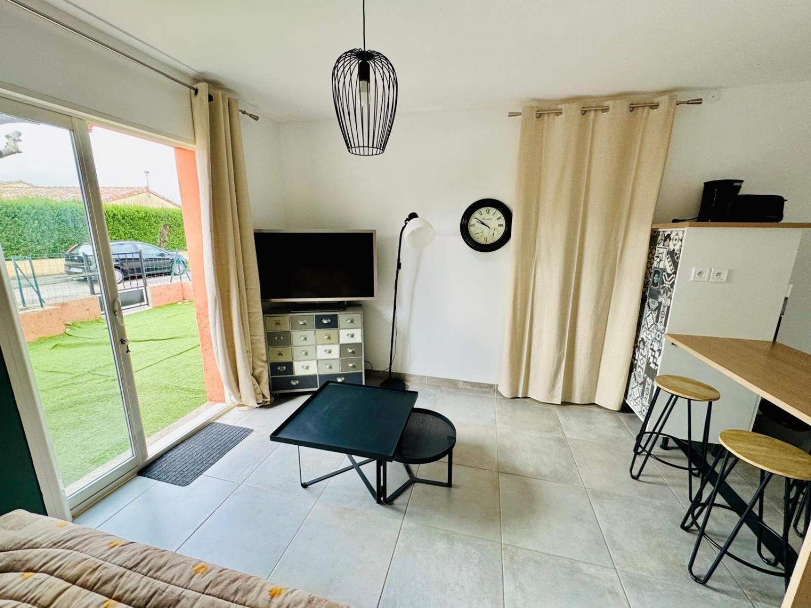 Studio Avec Exterieur Ombrage Saint-Marcel-Les-Valence Exterior photo